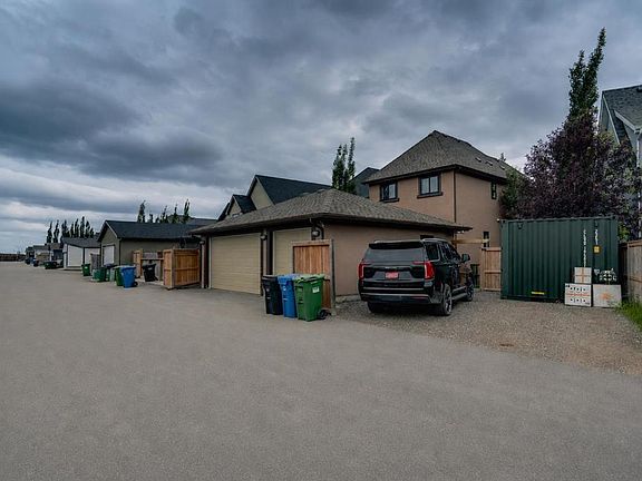 2nd image of 360 S Marquis Hts SE