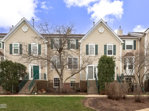 2449 Courtyard Cir Unit 3, Aurora, IL 60506