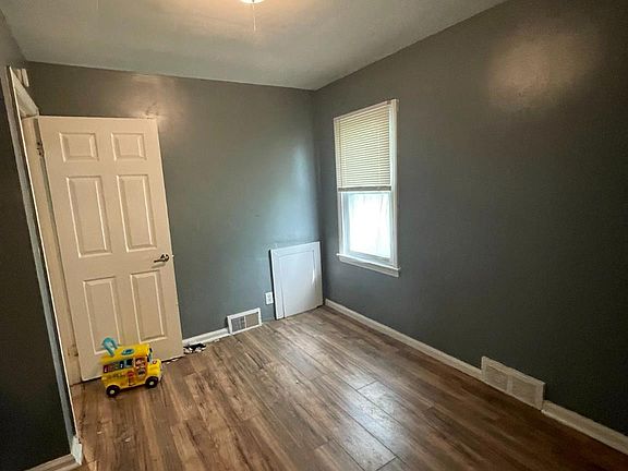 4th image of 10444 Wayburn St