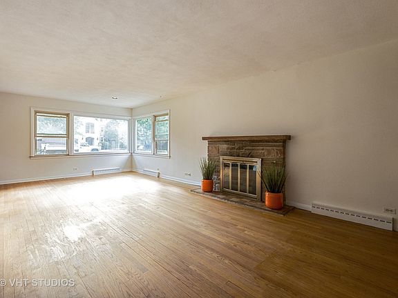 3rd image of 242 Bristol St