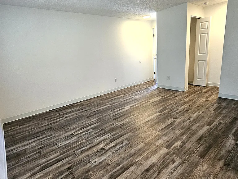 Chandelle Apartments — Photo 9