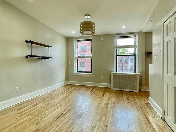 2nd image of 115 Nelson St #3