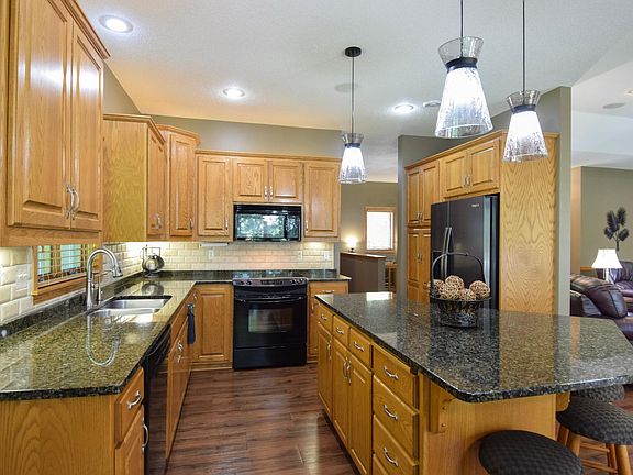 5th image of 1150 Oakcrest Dr