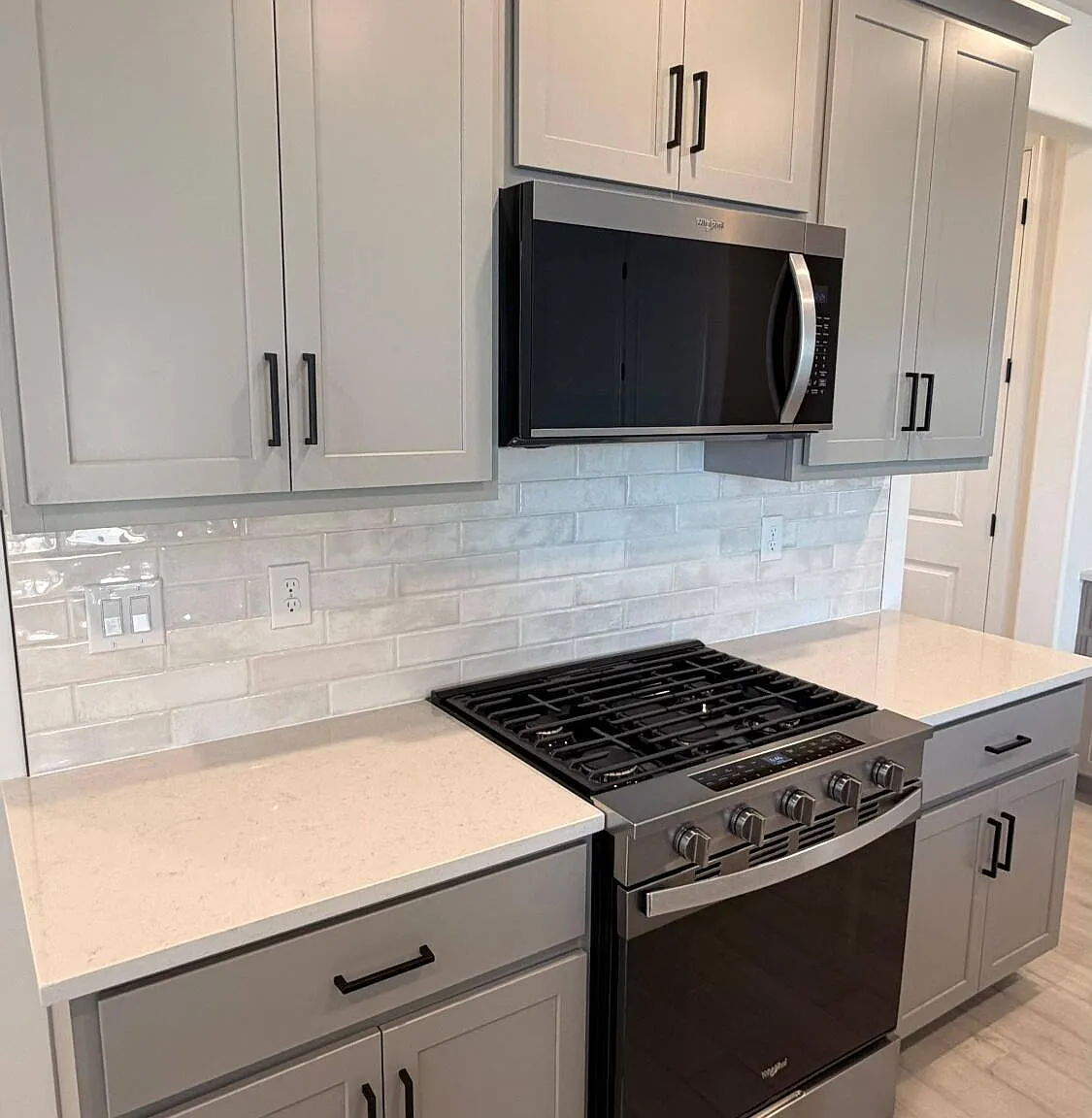 3 bed, 2.0 bath, 1565 sqft, $2,000 — Photo 2