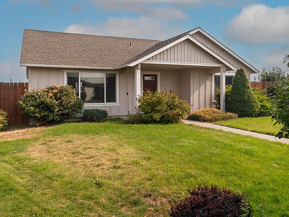 3rd image of 513 SW Sunrise Cir