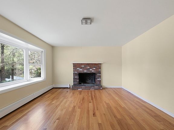 5th image of 49 Onset Ave