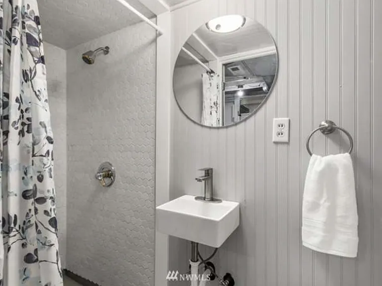 2522 N Lafayette Ave — Photo 21