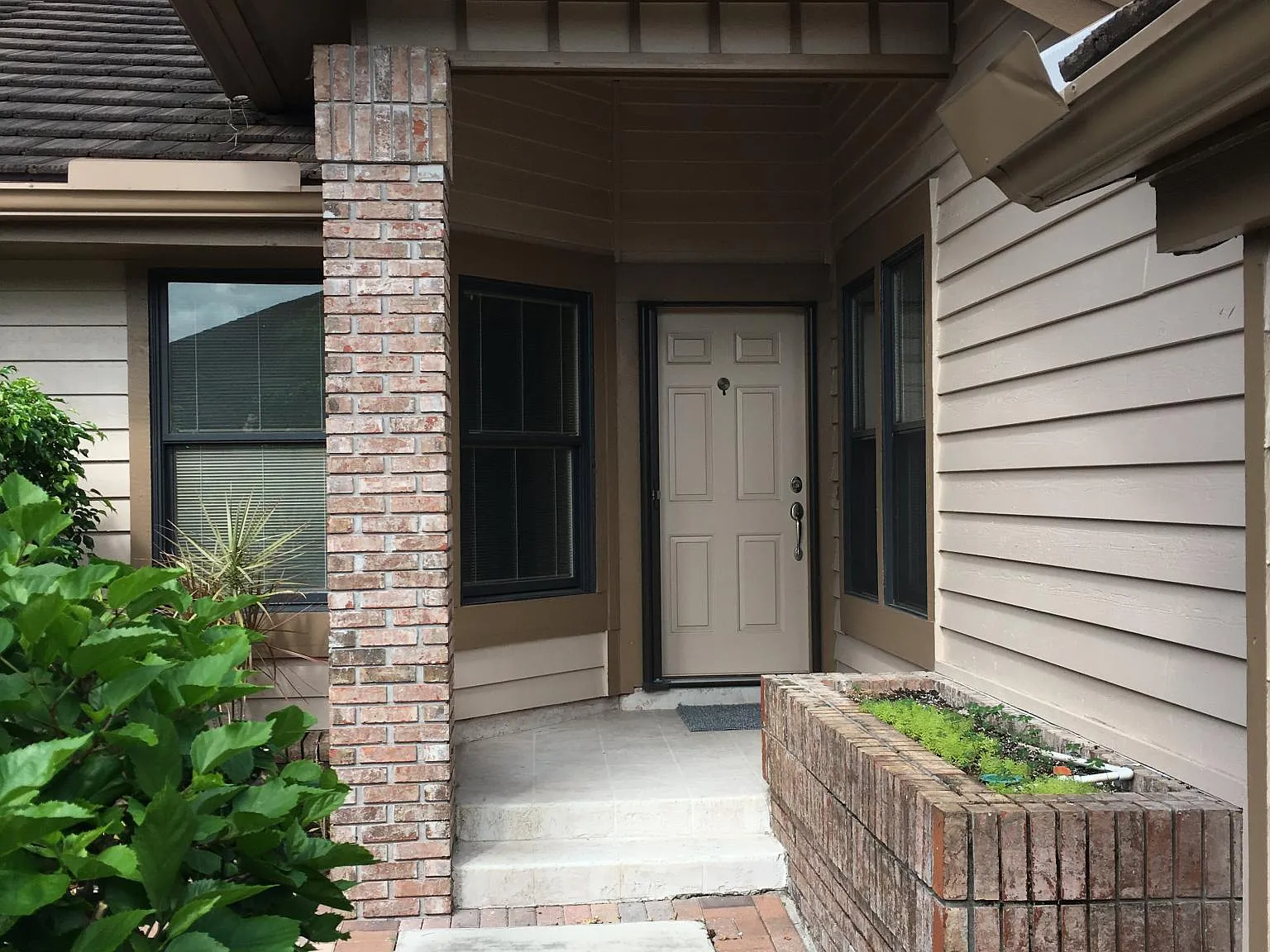 4058 Crayton Rd — Photo 3