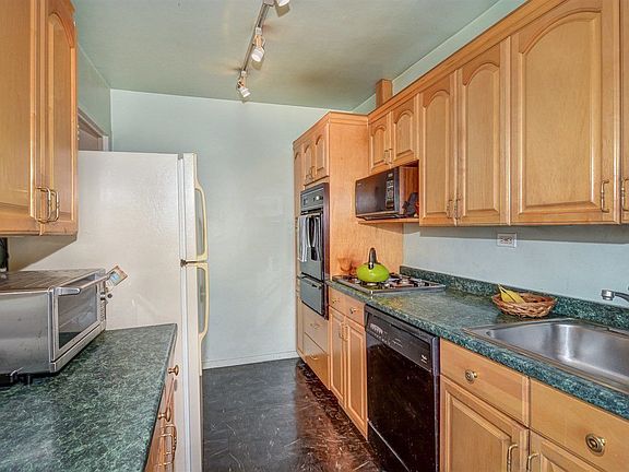 5th image of 555 Kappock St APT 24U