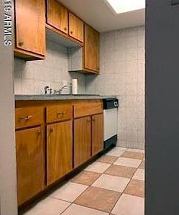 3rd image of 1622 E Campbell Ave APT M