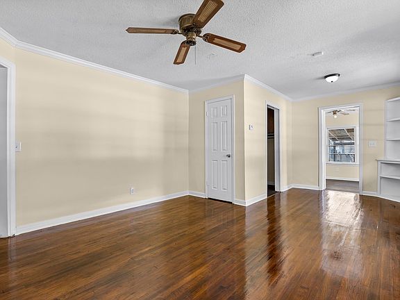 3rd image of 468 Loring Dr