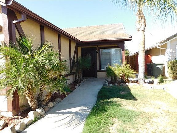 2nd image of 975 Dahlia Ct
