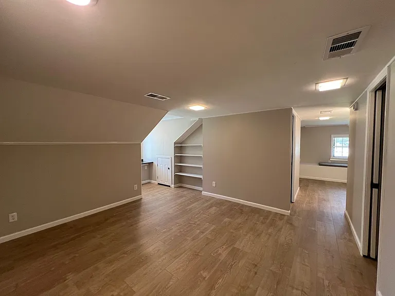 9240 & 9250 Lockhart Rd — Photo 10
