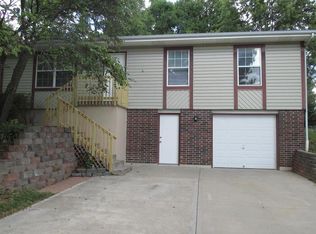 804 SE 19th St, Oak Grove, MO 64075