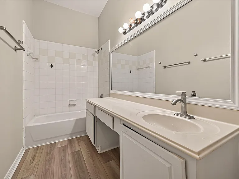 2607 Plantation Hollow Ct — Photo 32