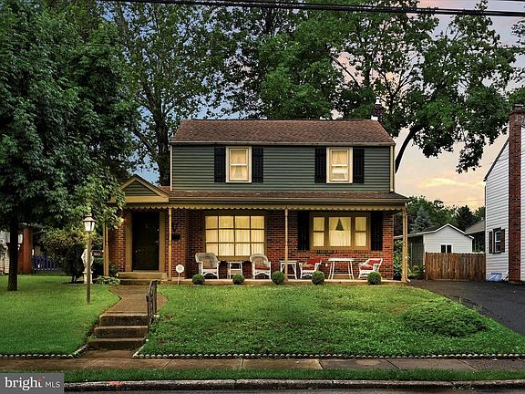 2nd image of 1043 Girard Ave