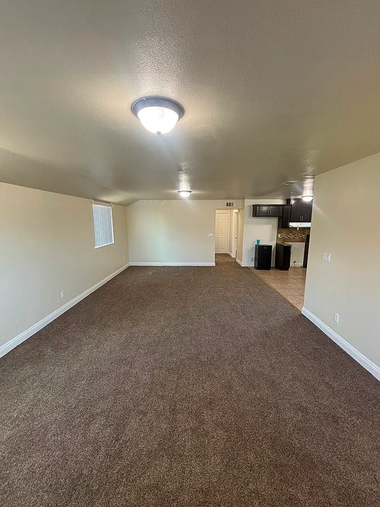 5 bed, 1857 sqft, $4,200 — Photo 3