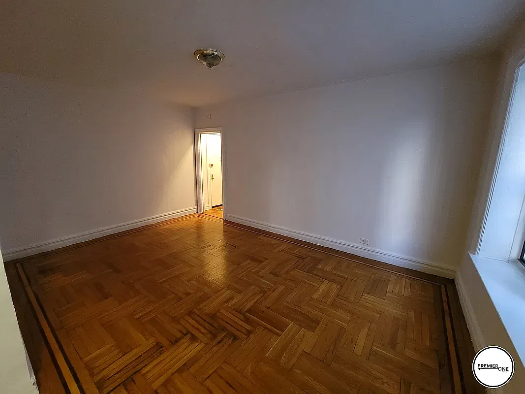 3175 Grand Concourse — Photo 2