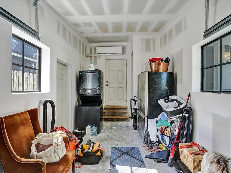 807 SW 18th St — Photo 48