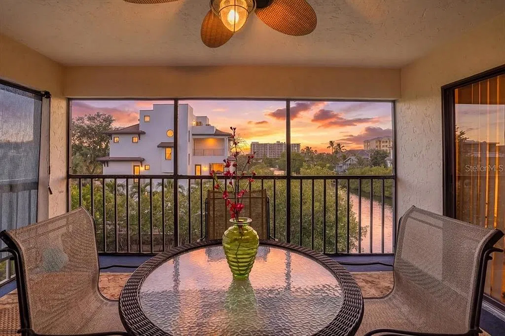 2 bed, 2.0 bath, 1196 sqft, $3,000 — Photo 2