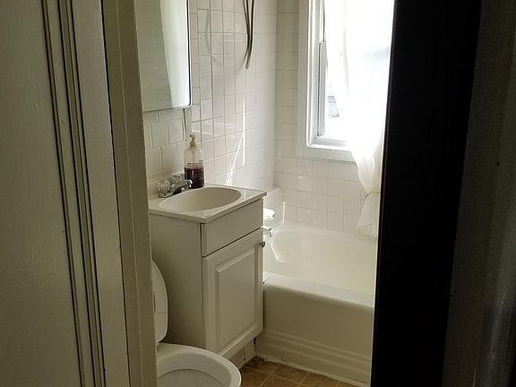 5th image of 828 Wilcox St #W