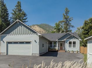 2854 Rogue River Hwy, Gold Hill, OR 97525