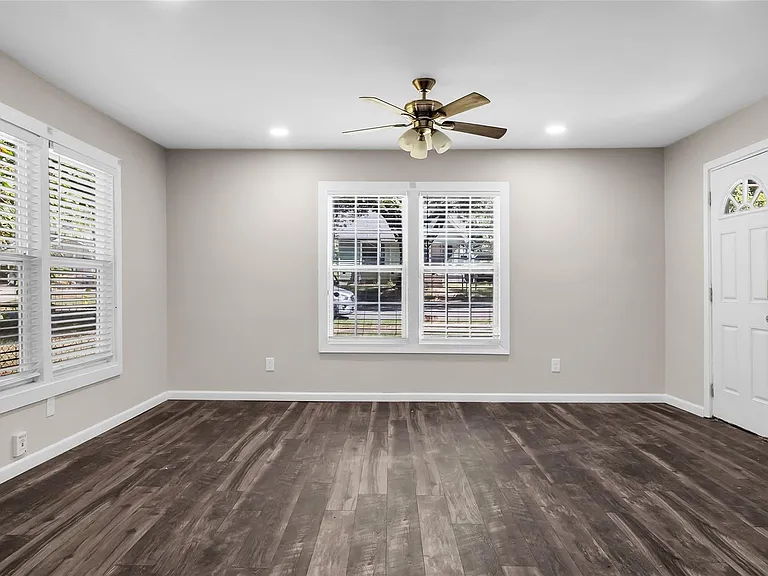 220 W Murray St — Photo 11