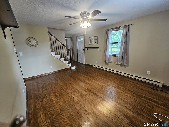 3rd image of 42 Makara Street