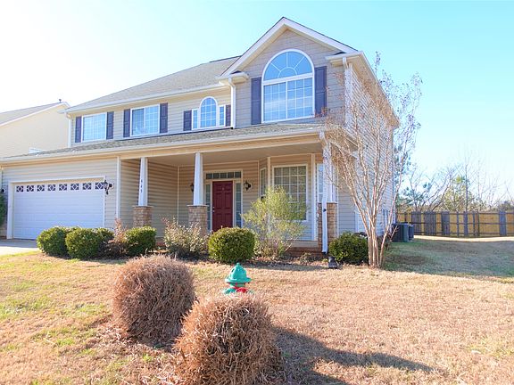 3rd image of 445 Melbourne Ln