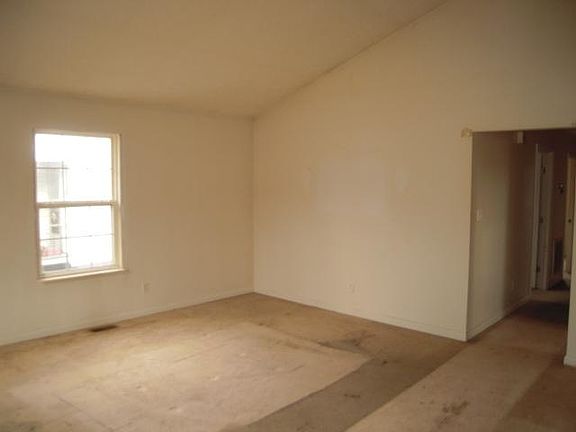 3rd image of 1712 NW Delaware Ave