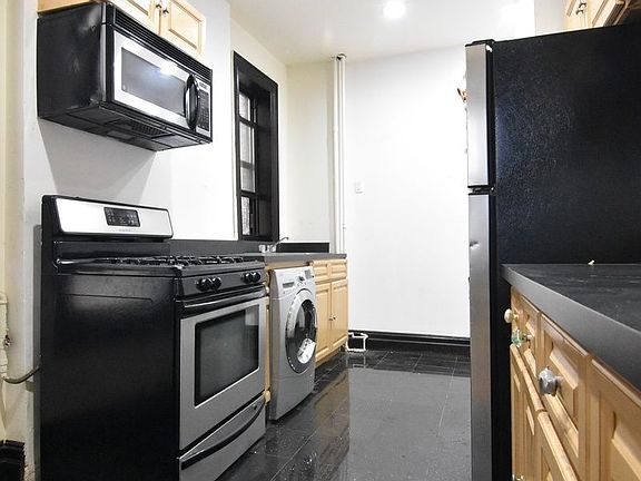 5th image of 410 Lenox Ave APT 4S
