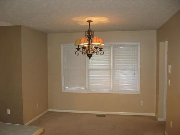 4th image of 703 Tamerisk Dr