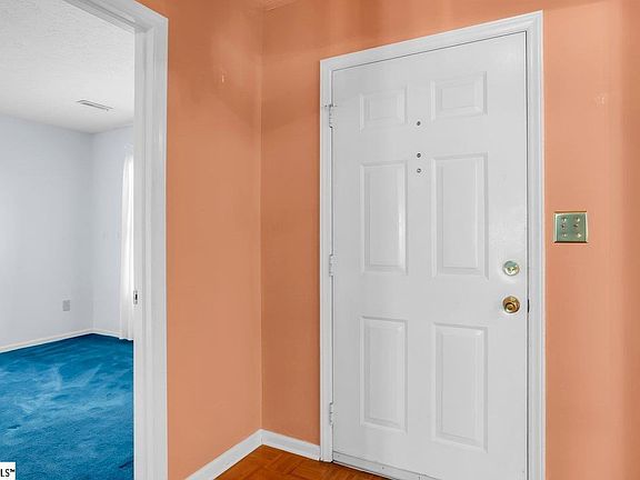 3rd image of 40 Wood Pointe Dr Unit 5