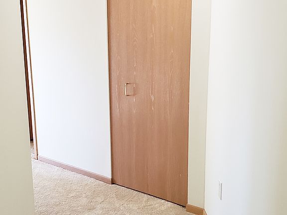 3rd image of 302 Prairie Heights Dr APT 302