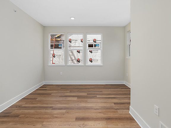 5th image of 2361 Watertown Way NE