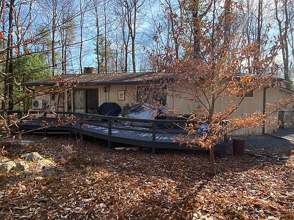 3rd image of 2305 Hillcrest Dr