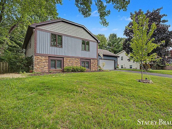 3rd image of 8264 Atlanta Ct NE