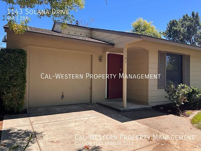 1143 Solana Dr — Photo 2