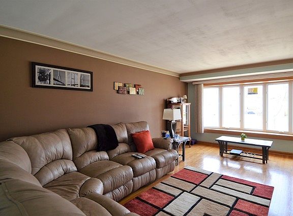 3rd image of 8351 S Komensky Ave