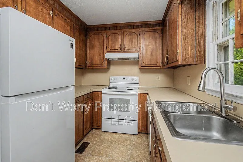 2 bed, 1.0 bath, 1023 sqft, $1,200 — Photo 3