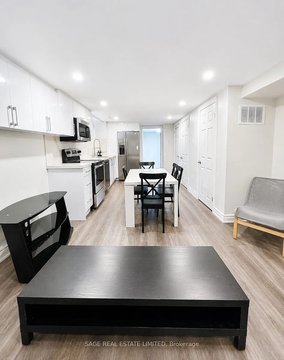 Building Photo - 230 Lawrence Ave W #LOWER LEVEL
