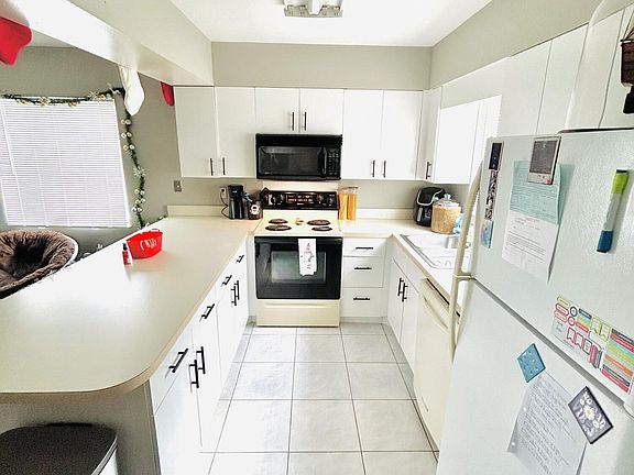 4th image of 228 SE Village Dr #228