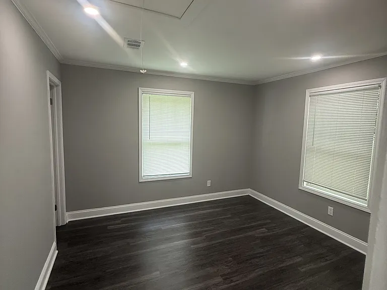 5711 Sterling Pl — Photo 4