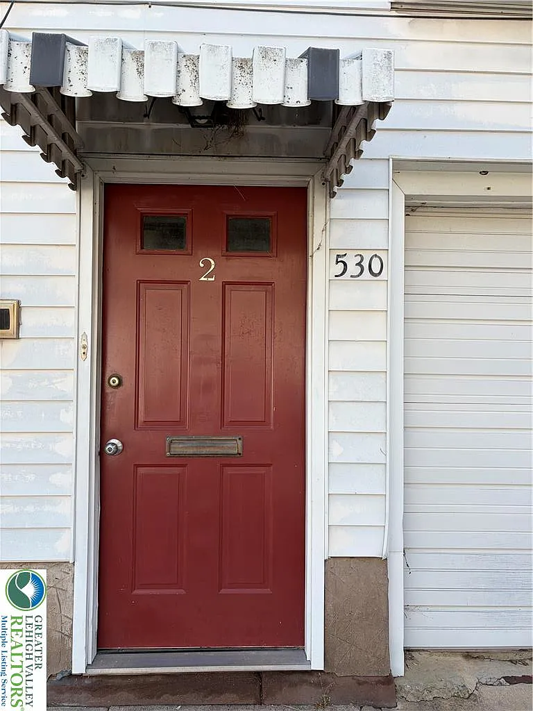 2 bed, 1.0 bath, 1656 sqft, $1,995 — Photo 1