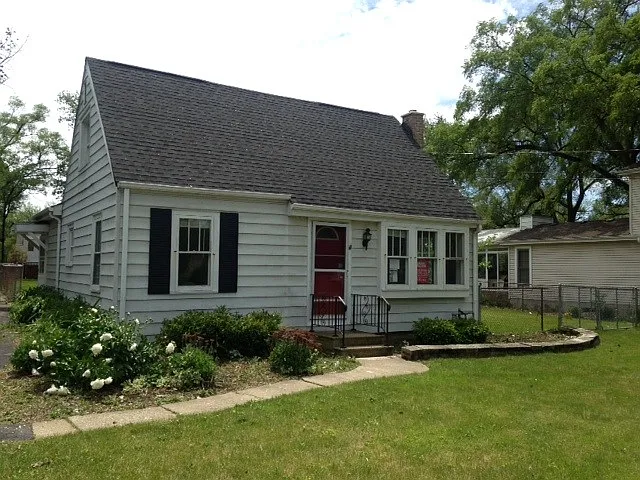 15W321 E Harvard St photo 1