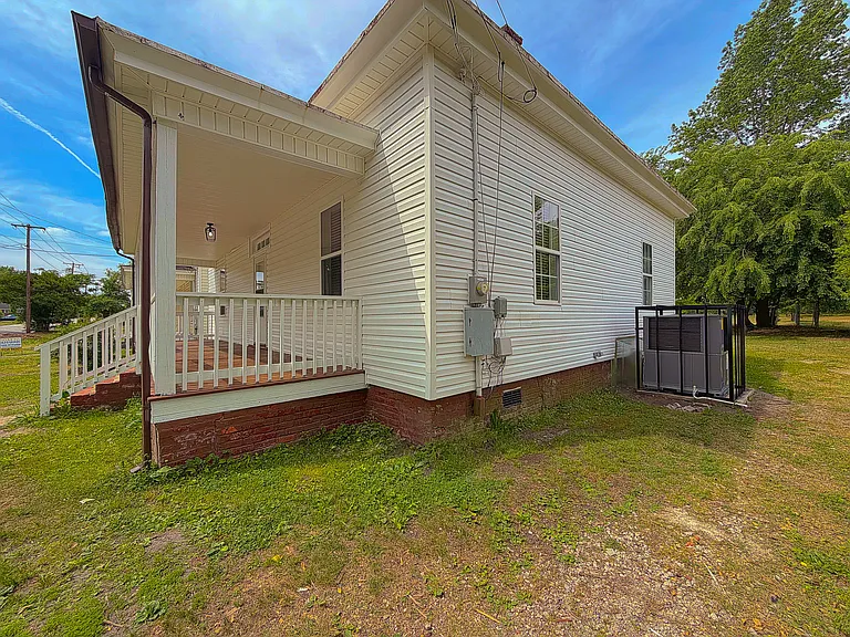 740 Arlington St — Photo 23