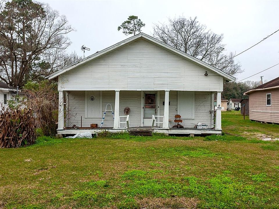 2nd image of 1926 8th St
