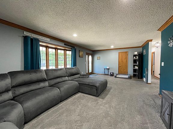 5th image of 104 Spruce Dr