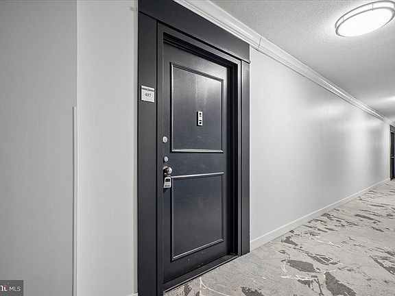 4th image of 307 Yoakum Pkwy APT 407