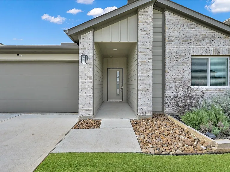 14213 Wonder Lake Ln — Photo 2